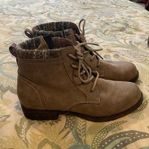 Sporto size 9 side zip booties